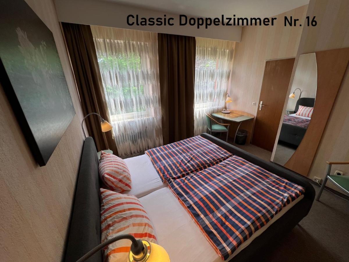 Hotelpension Am Thermalbad バート・ネンドルフ エクステリア 写真