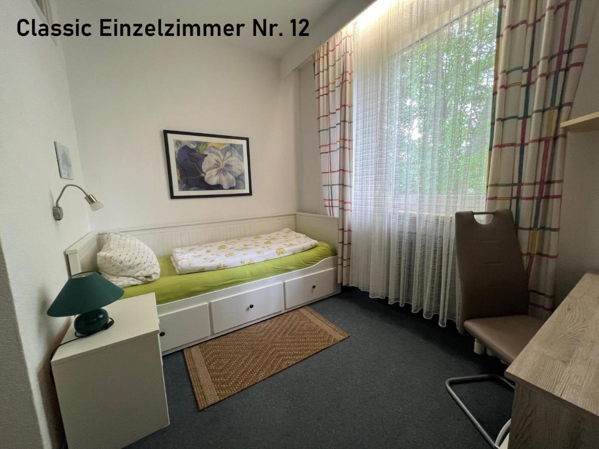 Hotelpension Am Thermalbad バート・ネンドルフ エクステリア 写真