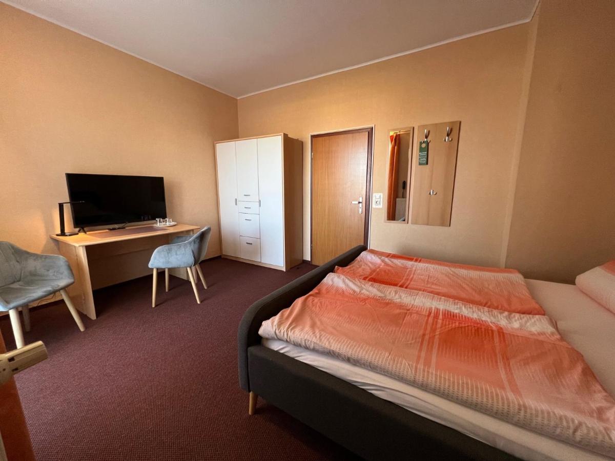 Hotelpension Am Thermalbad バート・ネンドルフ エクステリア 写真