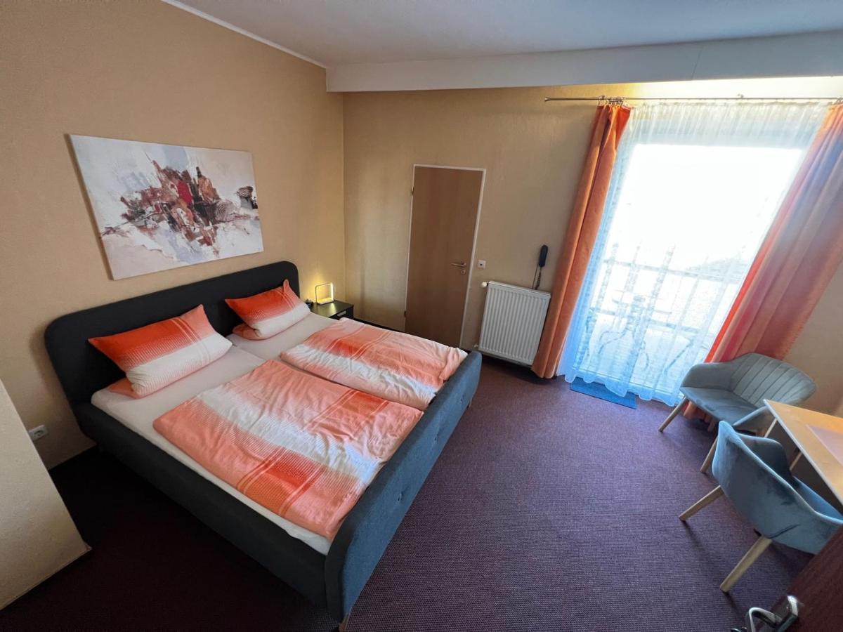Hotelpension Am Thermalbad バート・ネンドルフ エクステリア 写真
