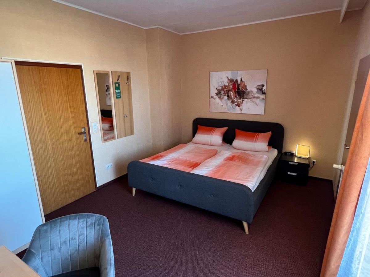 Hotelpension Am Thermalbad バート・ネンドルフ エクステリア 写真