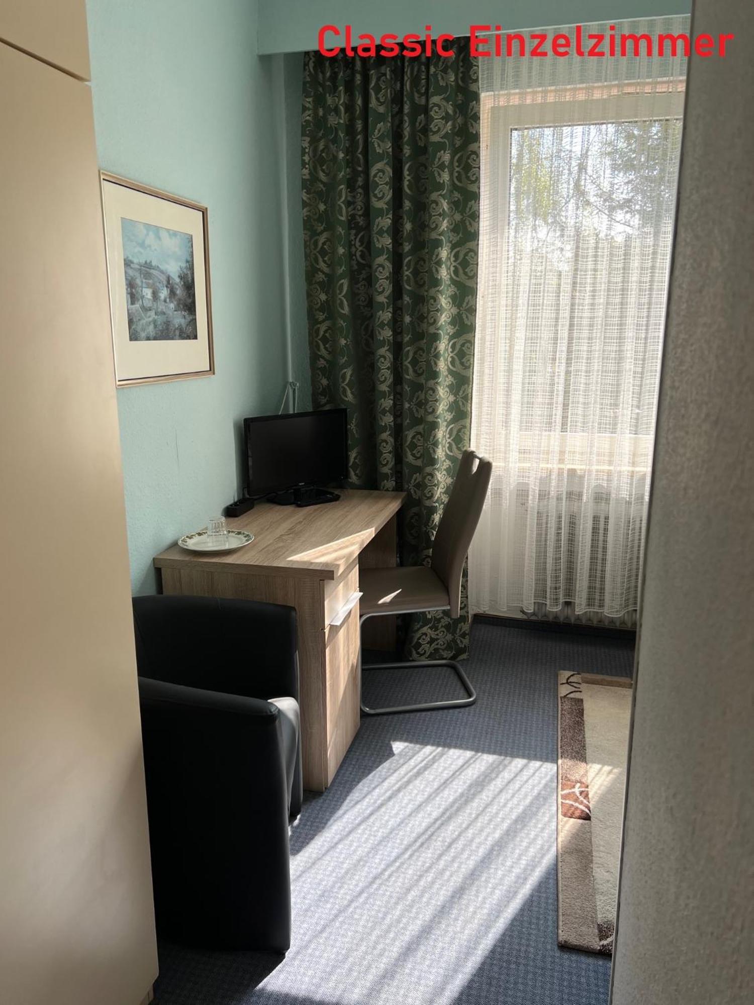 Hotelpension Am Thermalbad バート・ネンドルフ エクステリア 写真