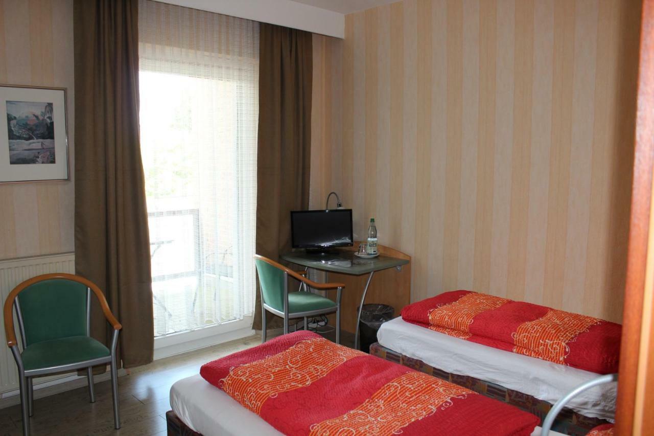 Hotelpension Am Thermalbad バート・ネンドルフ エクステリア 写真