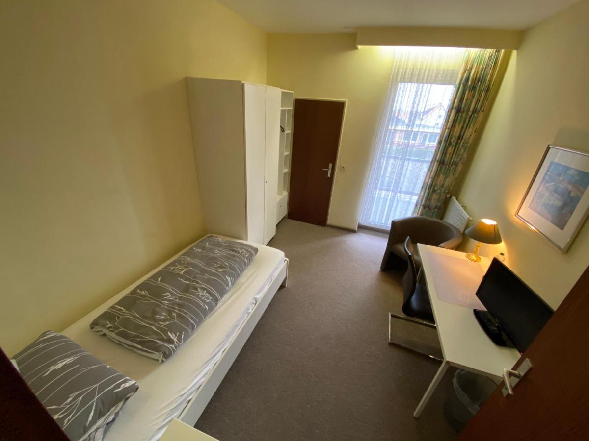Hotelpension Am Thermalbad バート・ネンドルフ エクステリア 写真
