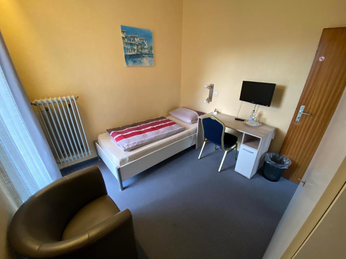 Hotelpension Am Thermalbad バート・ネンドルフ エクステリア 写真