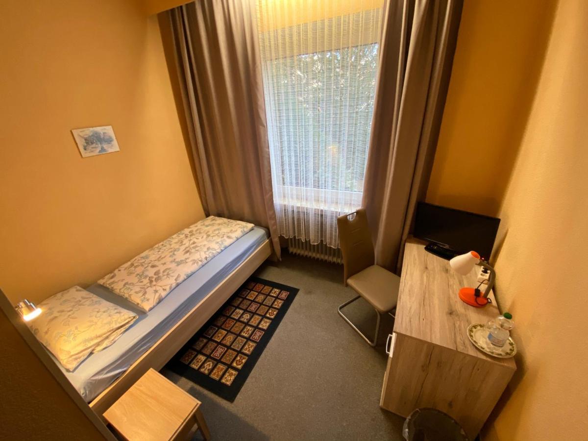 Hotelpension Am Thermalbad バート・ネンドルフ エクステリア 写真