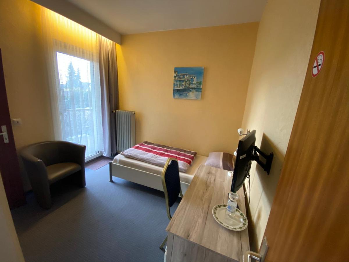 Hotelpension Am Thermalbad バート・ネンドルフ エクステリア 写真